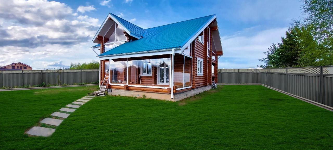 Мягкие окна на веранде загородного дома в городе Ярцево
